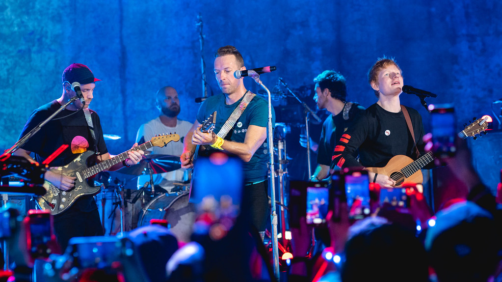 Coldplay承諾，今（2022）年3月開始的星際漫遊（Music of the Spheres）巡迴演唱會的排碳量，要比2016～2017年減少50%。圖片來源：Raph_PH／flickr (CC BY 2.0)