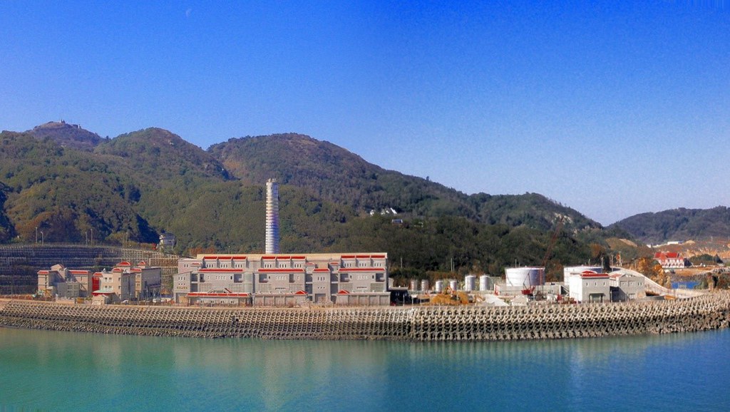 馬祖珠山電廠是國內少數燃重油發電的電廠，未來將設發電上限，並在現有及新設機組加裝污染防治設備。圖片來源：台灣電力公司