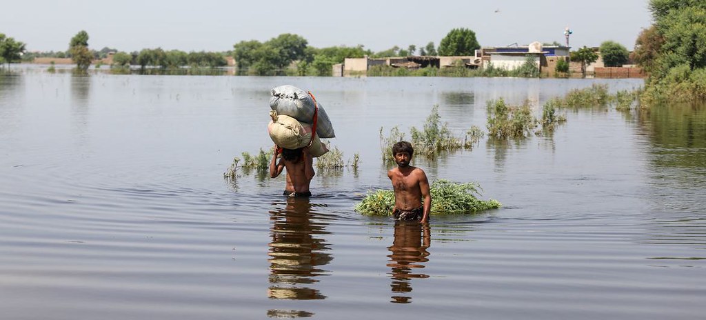 巴基斯坦2022年遭逢世紀洪災，近800萬人因此流離失所。圖片來源：聯合國兒童基金會UNICEF/Asad Zaidi